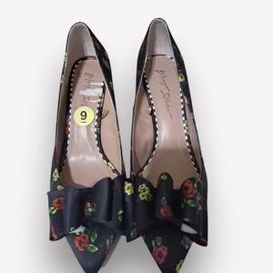 Betsey Johnson Black Floral Pumps Size 9